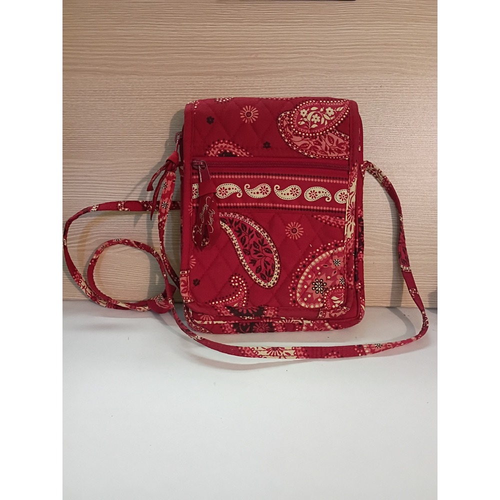 Vera Bradley‎ Red Paisley Quilted Cotton Crossbody Bag Travel Purse ID Window